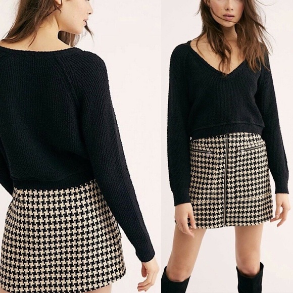 Free People Sweaters - NWT* FREE PEOPLE CROPPED VNECK SWEATER BLACK XS